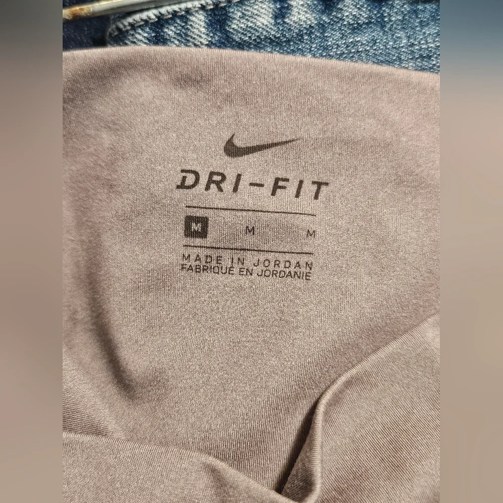 Nike Women's Blush Leggings Size Small